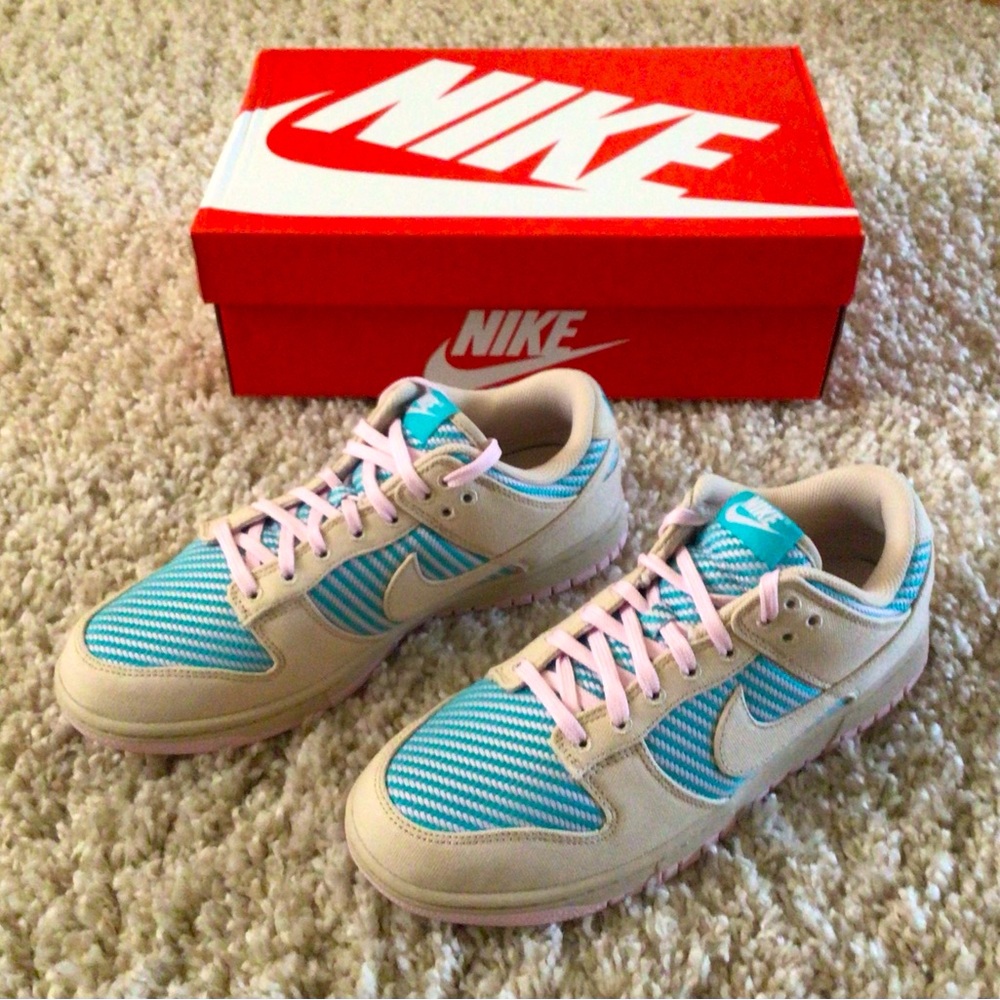W NIKE DUNK LOW - SIZE 10